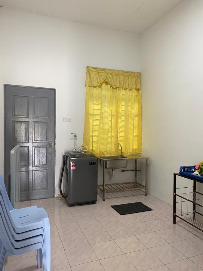 Cempaka Homestay ปาริตราจา ภายนอก รูปภาพ