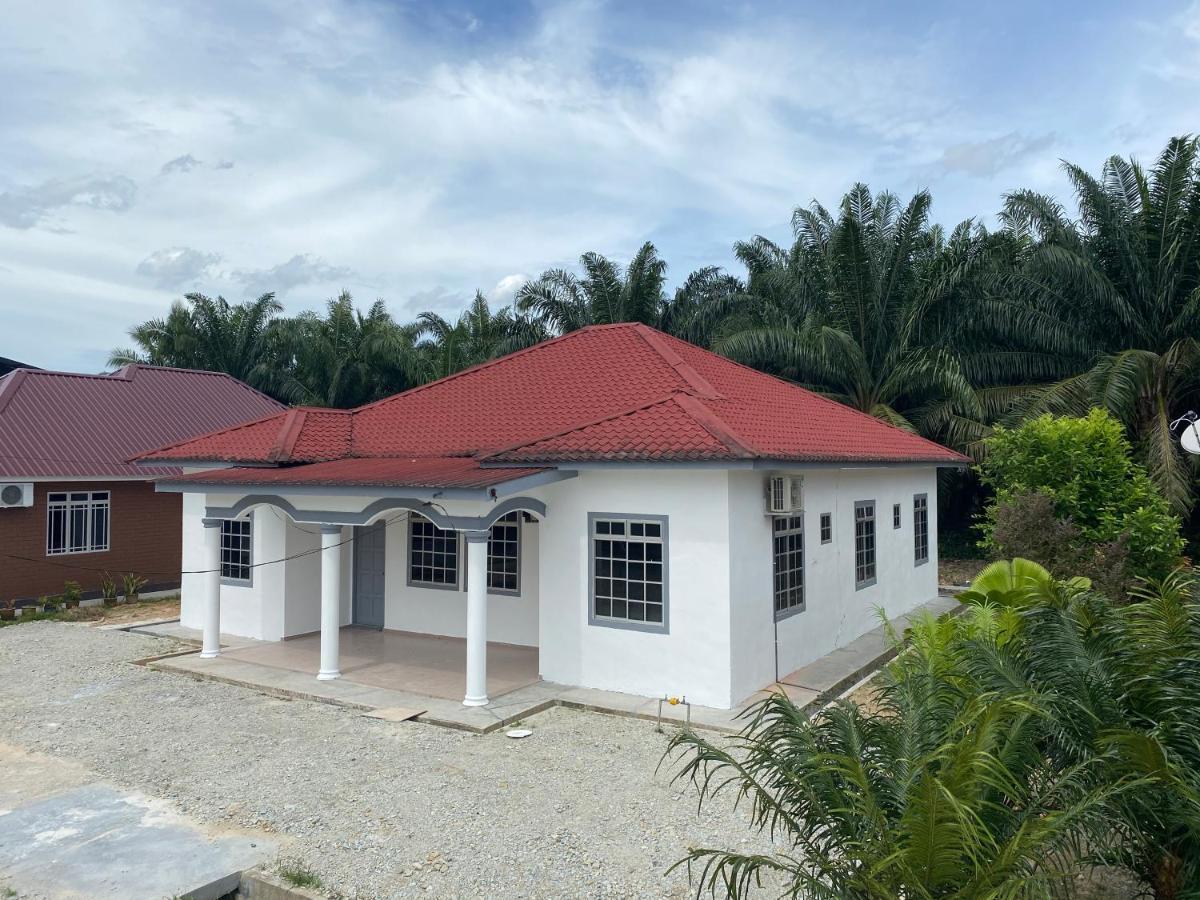 Cempaka Homestay ปาริตราจา ภายนอก รูปภาพ
