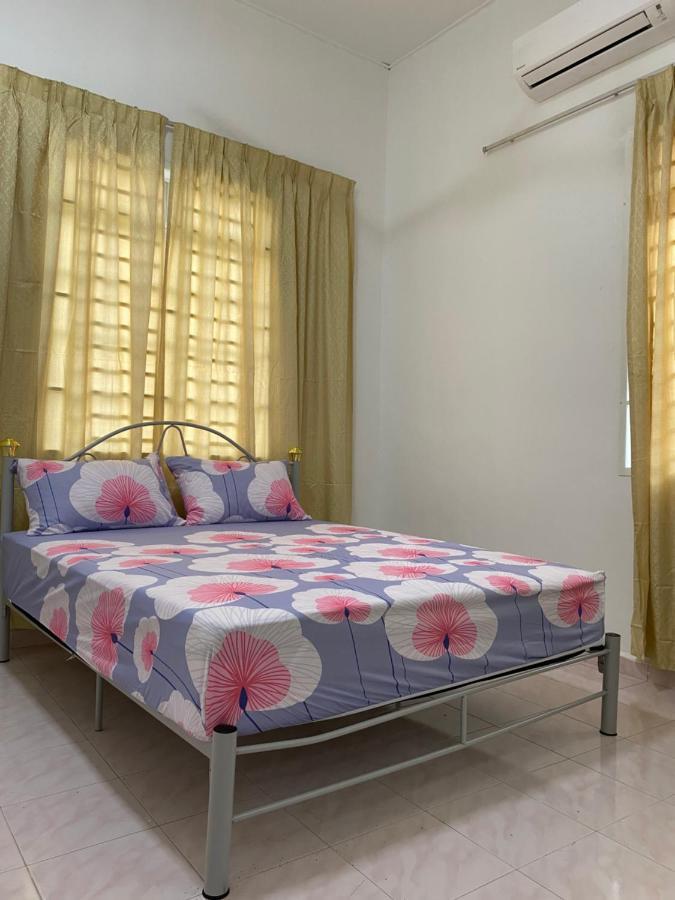 Cempaka Homestay ปาริตราจา ภายนอก รูปภาพ