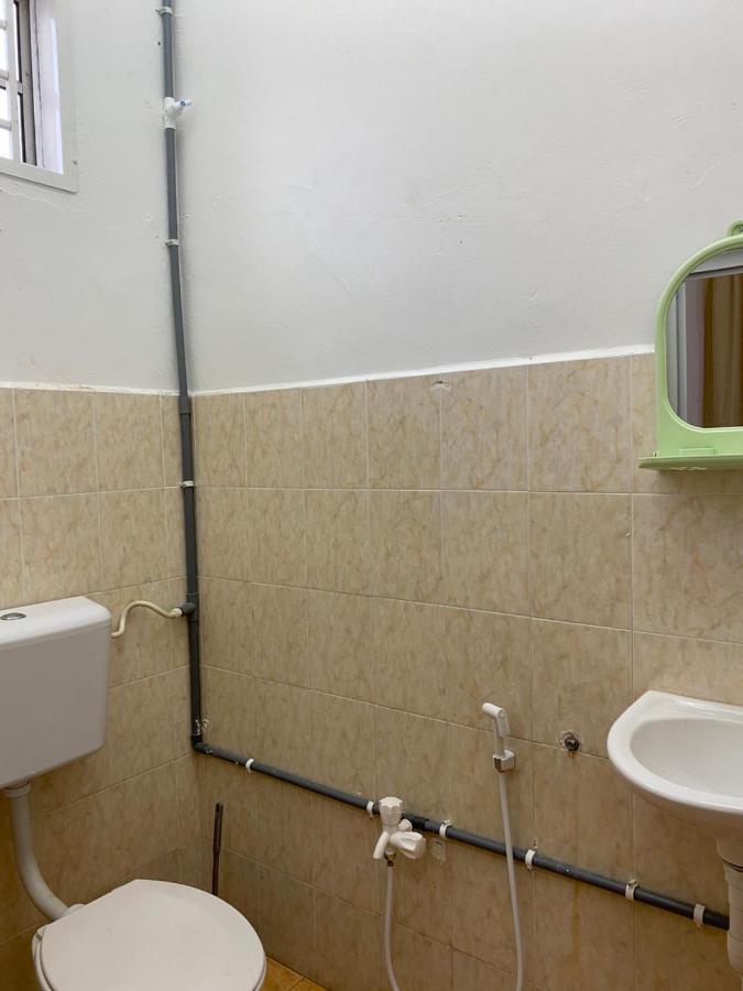 Cempaka Homestay ปาริตราจา ภายนอก รูปภาพ
