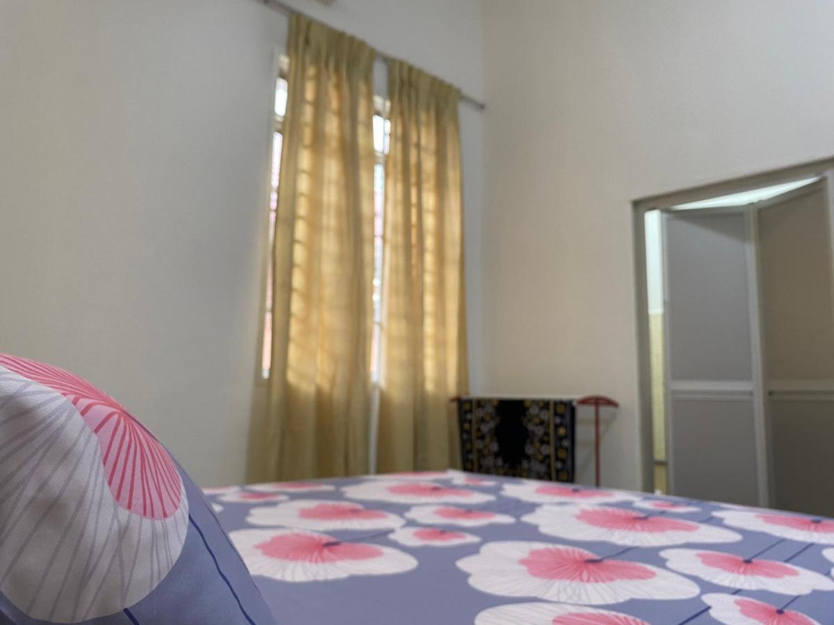 Cempaka Homestay ปาริตราจา ภายนอก รูปภาพ