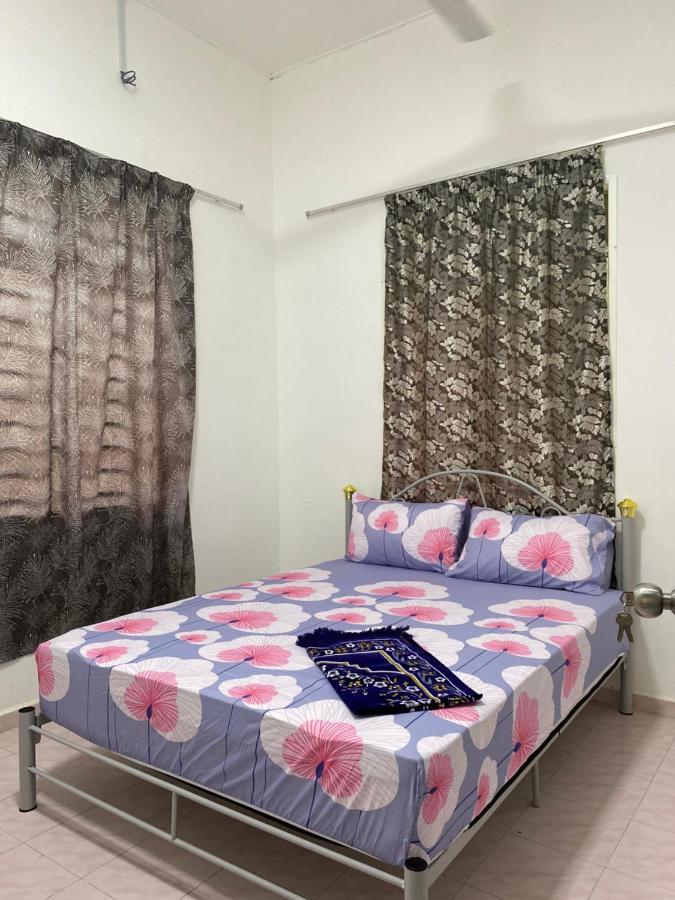 Cempaka Homestay ปาริตราจา ภายนอก รูปภาพ